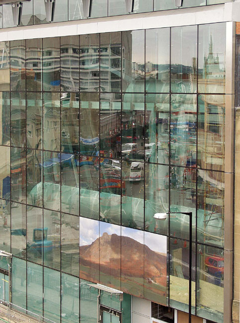 Gate_Hi_Glass_Reflections_03