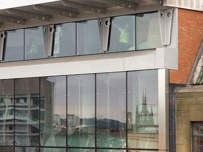 Gate_Hi_Glass_Reflections_04