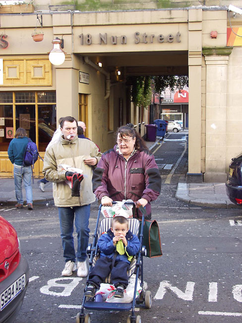 Nuns_Nun_St_Ginnel_Pram